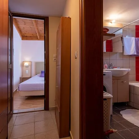 Maria's With Terrace, Close To The Apartman