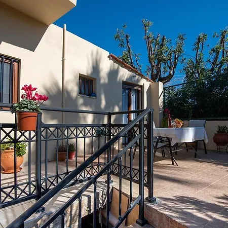 Maria's With Terrace, Close To The Apartman *