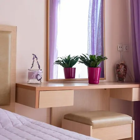 Maria's With Terrace, Close To The Apartman Kosz